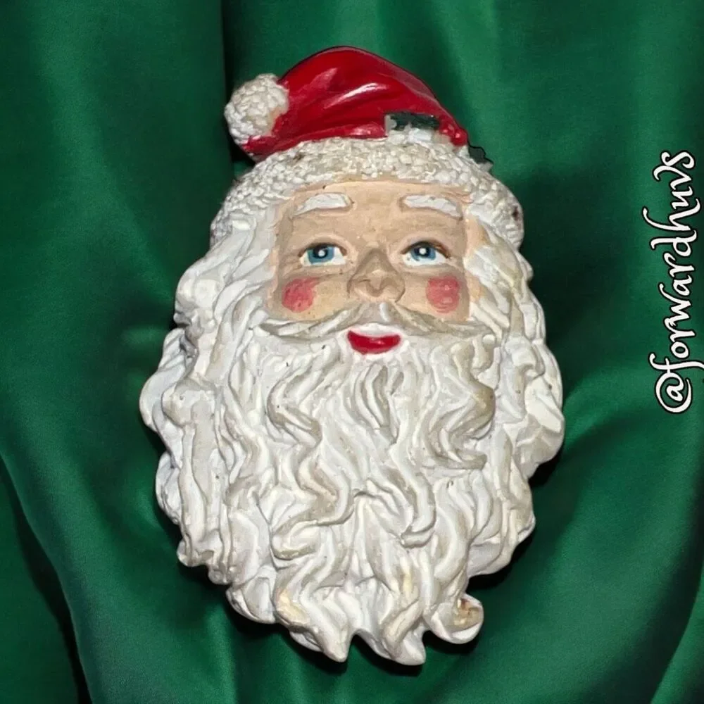 Vintage Santa Claus Brooch - Festive Holiday Cheer